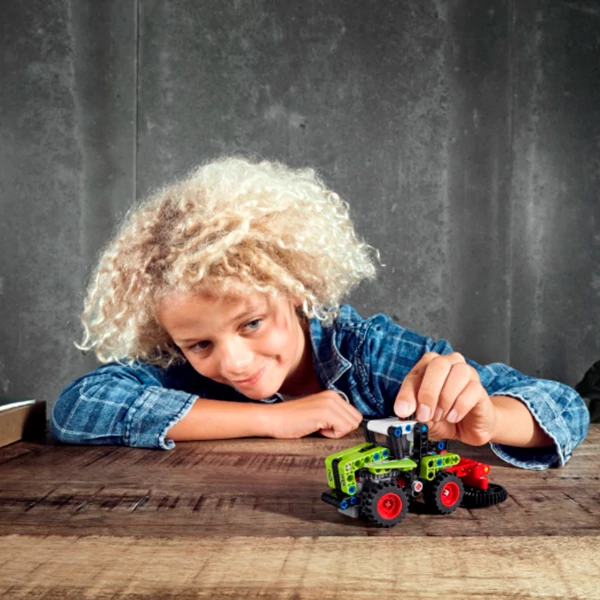 LEGO Technic Mini CLAAS XERION 42102